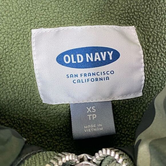 Old Navy Women’s Green Camo Zip up Puffer Vest Jacket Size XS - Picture 4 of 5